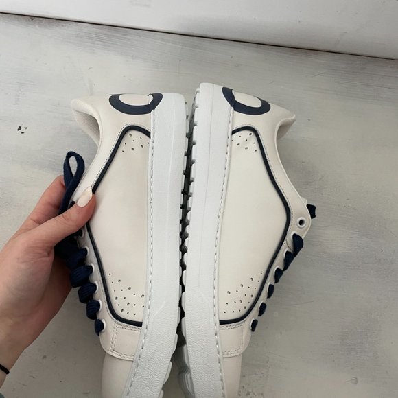 ❌SOLD❌Salvatore Ferragamo Manhattan Leather  Gancini-print Sneaker in White - Picture 4 of 9